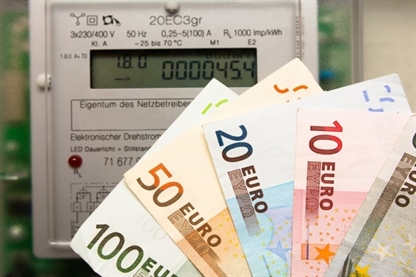 V prvem trimesečju za sedem odstotkov nižja cena elektrike za gospodinjstva 